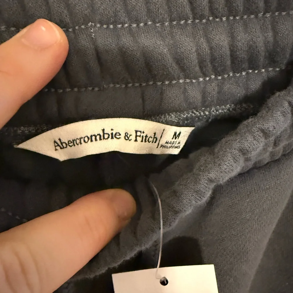 Abercrombie and Fitch High Rise Sunday Sweatpants - Picture 4 of 4